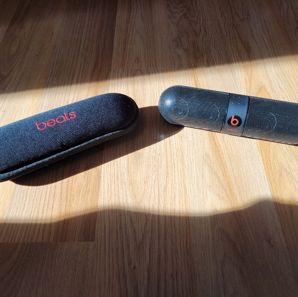 COPY - Beats Pill Wireless Speaker - Picture 2 of 2